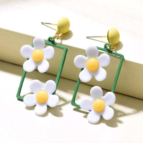 Jewelry - Retro Daisy Geometric Dangle Earrings, 70s vibes